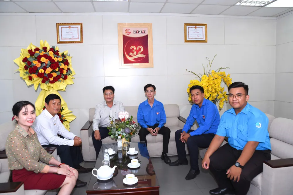 bao-phap-luat-tp.hcm- p dong hung thuận.jpg