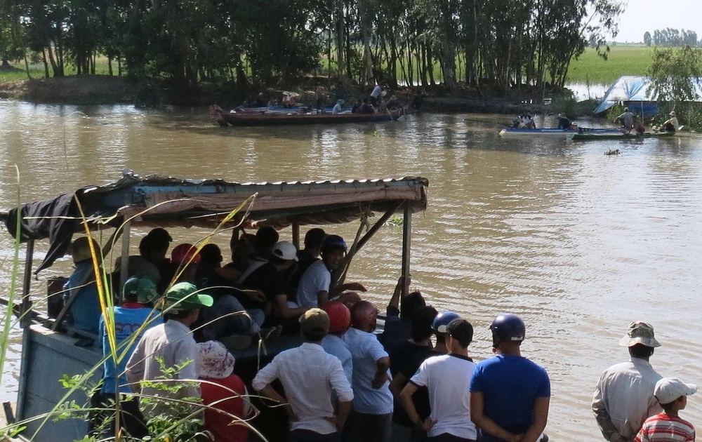 Vụ lật chẹt chết 4 người: Hỗ trợ mỗi gia đình nạn nhân 5,5 triệu đồng ảnh 1