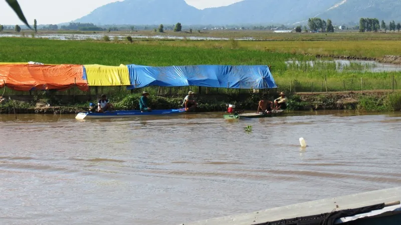 Tìm được thi thể hai nạn nhân cuối cùng của vụ lật chẹt ở An Giang ảnh 1