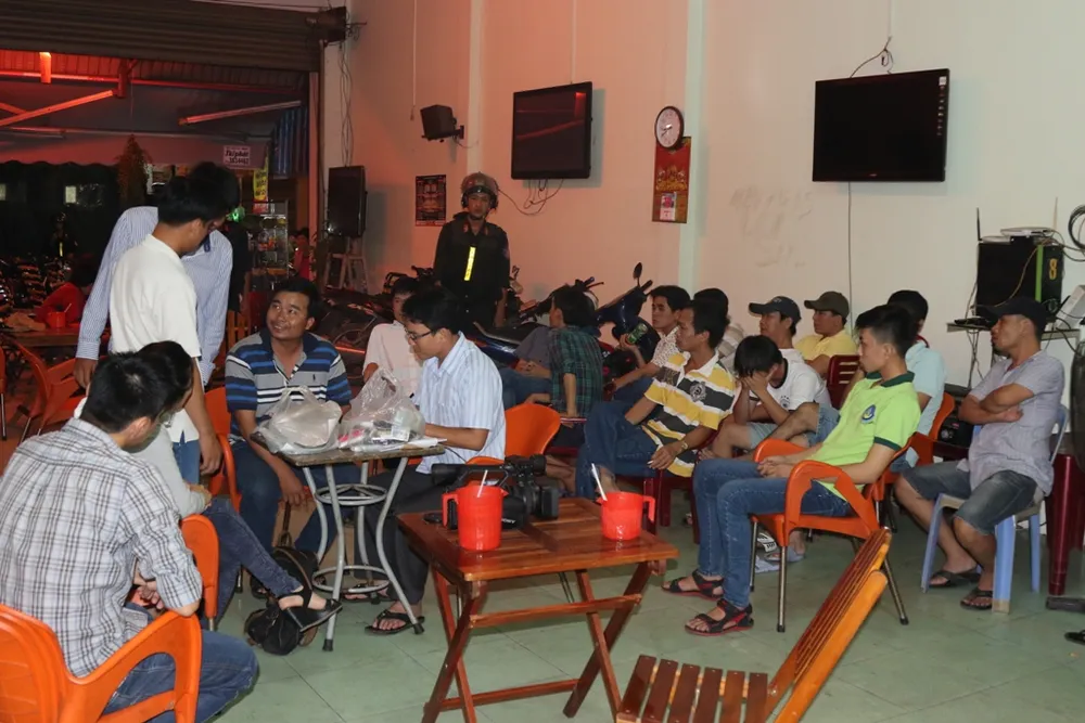 Triệt phá ổ cá độ bóng đá ở quán cà phê ảnh 3 Triệt phá ổ cá độ bóng đá ở quán cà phê ảnh 3