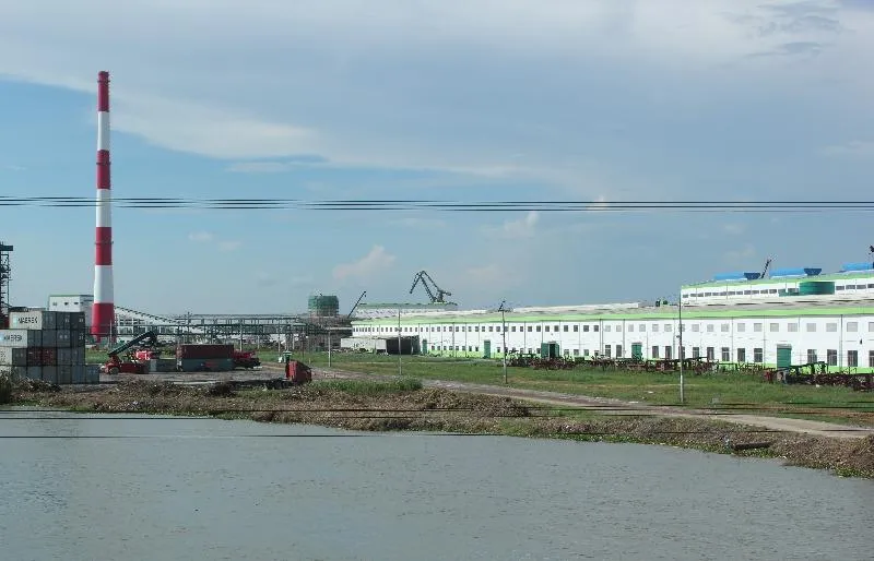 Nhà máy giấy bức tử sông Hậu