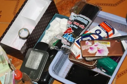 Bắt đôi vợ chồng hờ tàng trữ ma túy 'khủng' ảnh 1