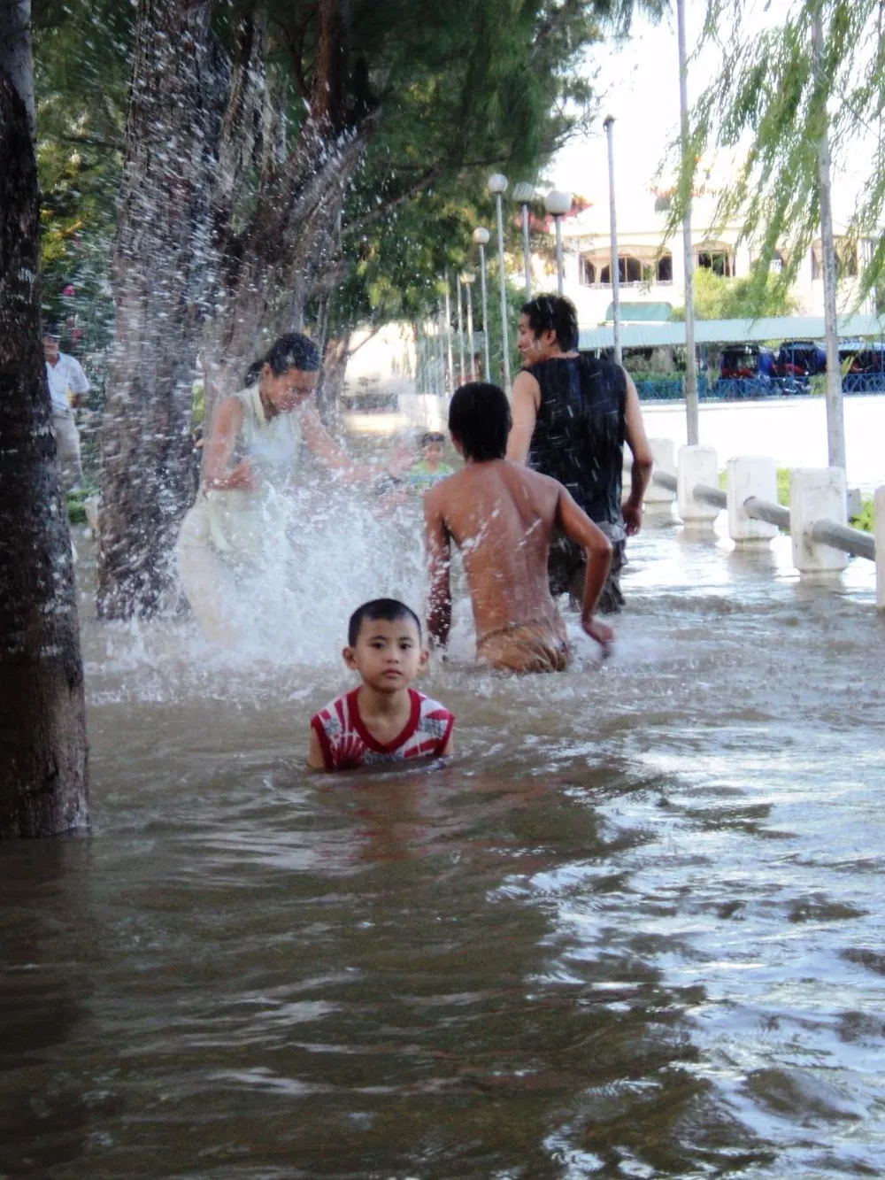 Triều cường gây ngập sâu kỷ lục tại Cần Thơ năm 2011