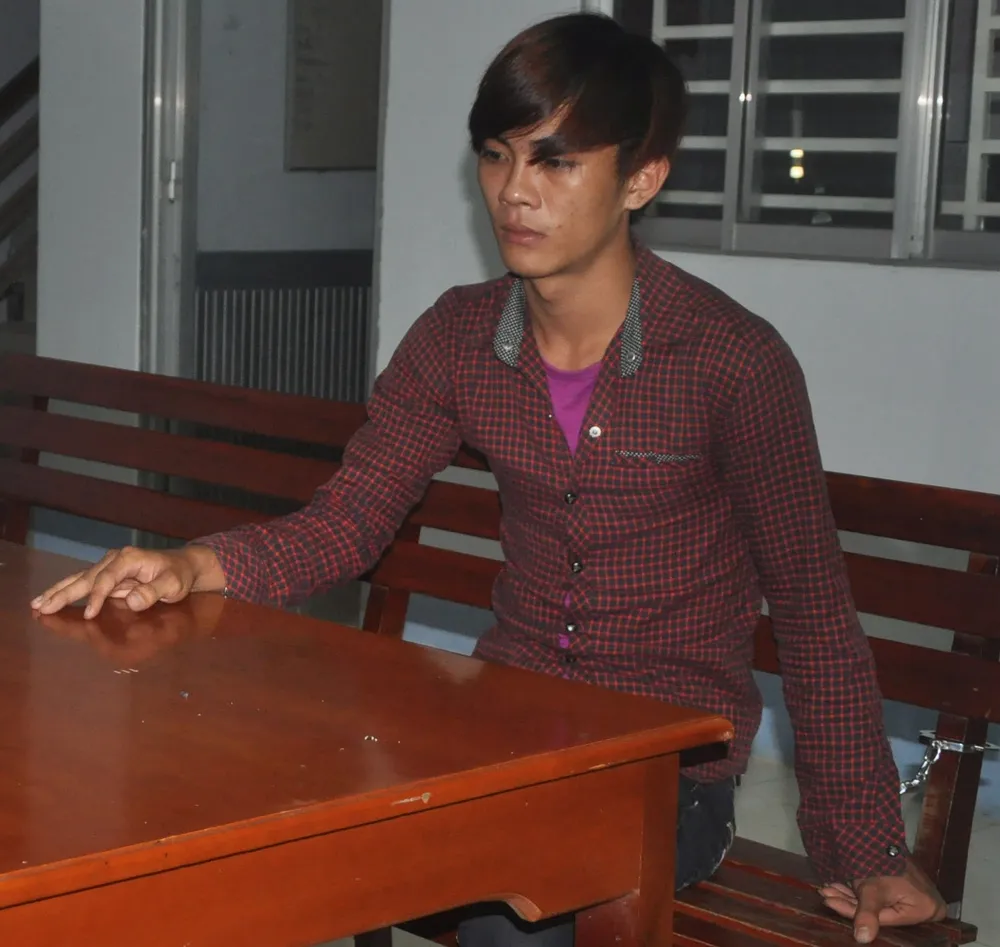 Bị CSGT giữ xe ra đường cướp chiếc khác về nhà ảnh 2