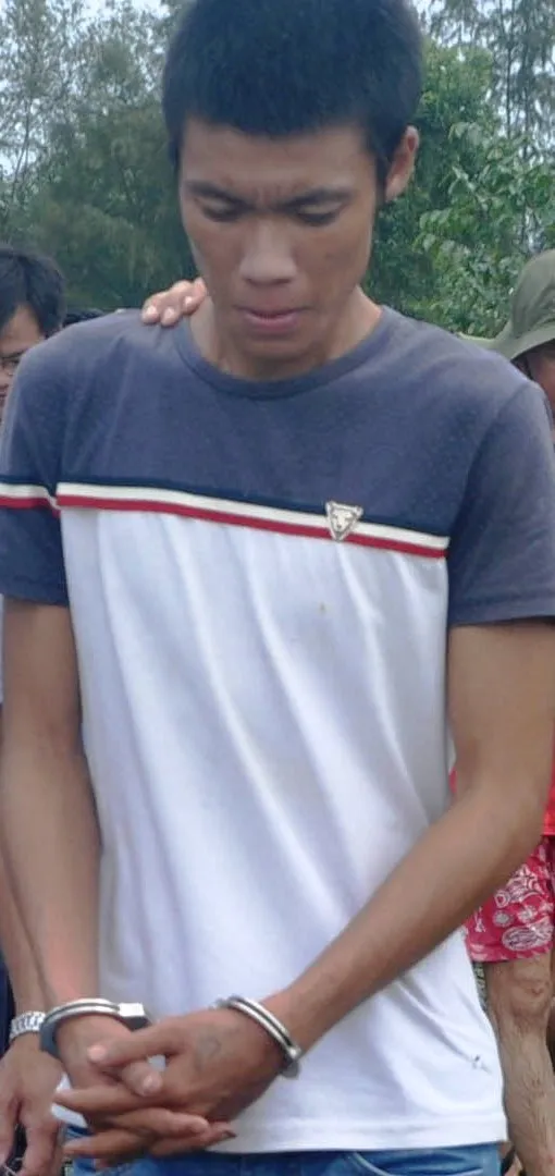 Bị CSGT giữ xe ra đường cướp chiếc khác về nhà ảnh 1