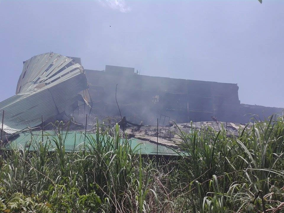 Vụ cháy Cần Thơ: Đang phá tường, xịt nước hạ nhiệt ảnh 2