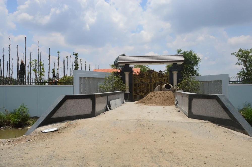 Đình chỉ thi công, phạt biệt thự không phép ở Sóc Trăng ảnh 1