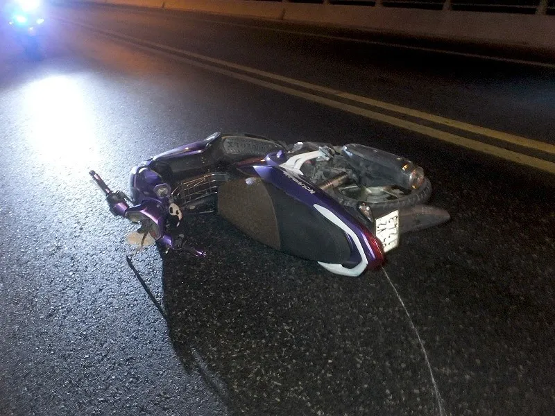 Công an truy tìm ô tô liên quan vụ TNGT làm 2 người chết ảnh 1