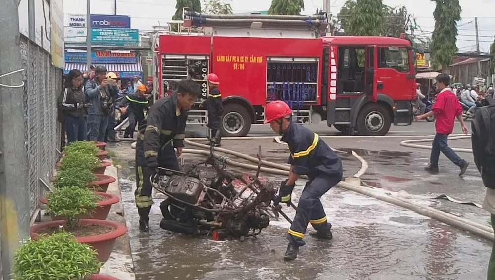 Cháy ở trạm xăng dầu tại Cần Thơ ảnh 6 Cháy ở trạm xăng dầu tại Cần Thơ ảnh 6