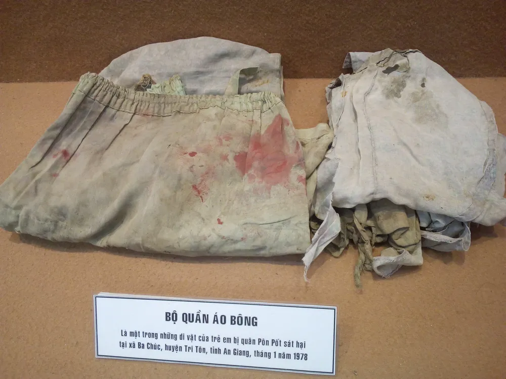 Triển lãm ảnh hiện vật "40 năm chiến thắng biên giới Tây Nam" ảnh 5