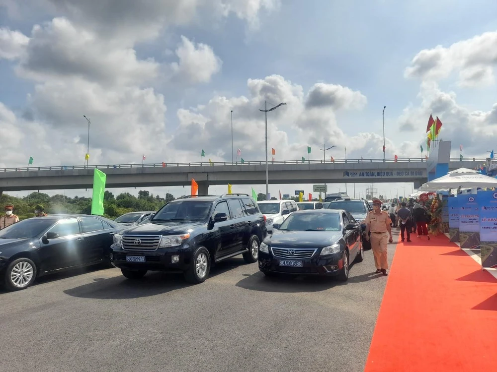 Cao tốc Trung Lương - Mỹ Thuận đưa vào lưu thông 2 chiều trên tuyến chính không thu phí từ 07 giờ 30, ngày 30-4-2022