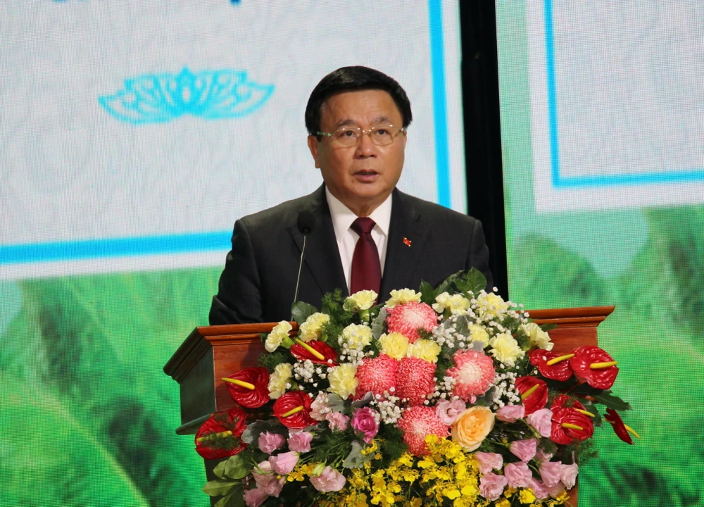 GS.TS. Nguyễn Xuân Thắng Phát biểu khai mạc hội thảo và đề nghị tập trung thảo luận và làm sâu sắc hơn cuộc đời, sự nghiệp và những cống hiến to lớn của nhà lãnh đạo Huỳnh Tấn Phát. Ảnh: CHÂU THÀNH