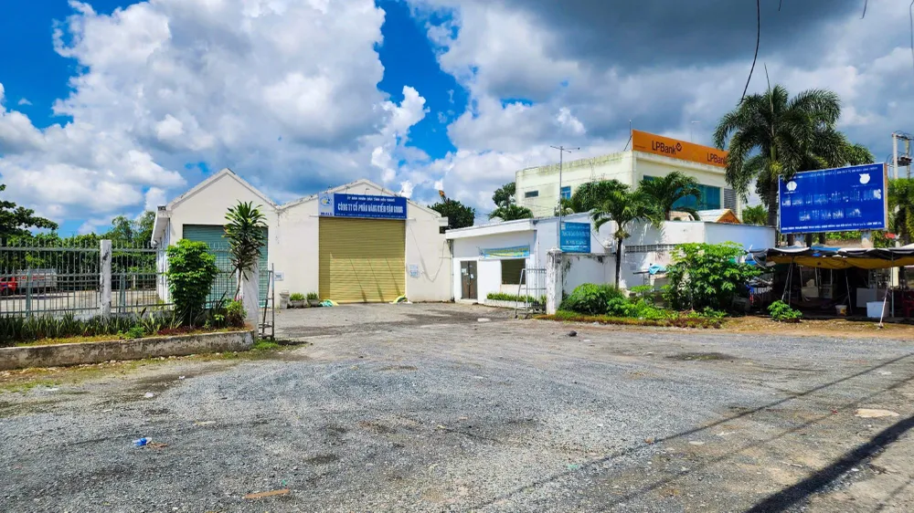 Công ty CP đăng kiểm Hậu Giang 95-01D trụ sở ở số 420, Quốc lộ 1, thị trấn Cái Tắc, huyện Châu Thành A, tỉnh Hậu Giang. Ảnh: CHÂU ANH