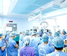 12 bàn mổ đồng thời lấy, ghép tạng cứu 6 người ảnh 2