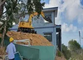 Tháo dỡ biệt thự mẫu xây dựng không phép tại Vũng Tàu