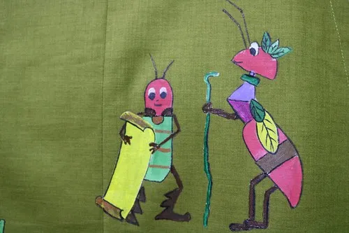 Vẽ lên áo dài hình ảnh “dế mèn phiêu lưu ký” và “hoàng tử bé” ảnh 6