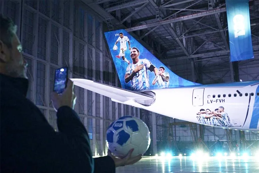 Chuyên cơ đưa Lionel Messi và đội tuyển Argentina đến World Cup 2022. Ảnh: GETTY IMAGES