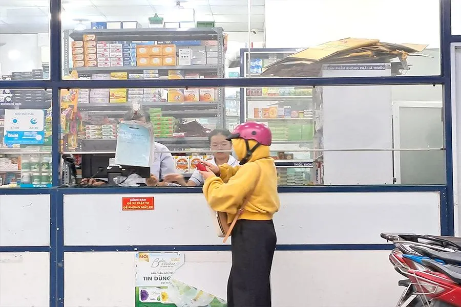 Các chuỗi nhà thuốc lớn, hiện đại xuất hiện ngày càng nhiều trên các con phố tại TP.HCM. Ảnh: THU HÀ