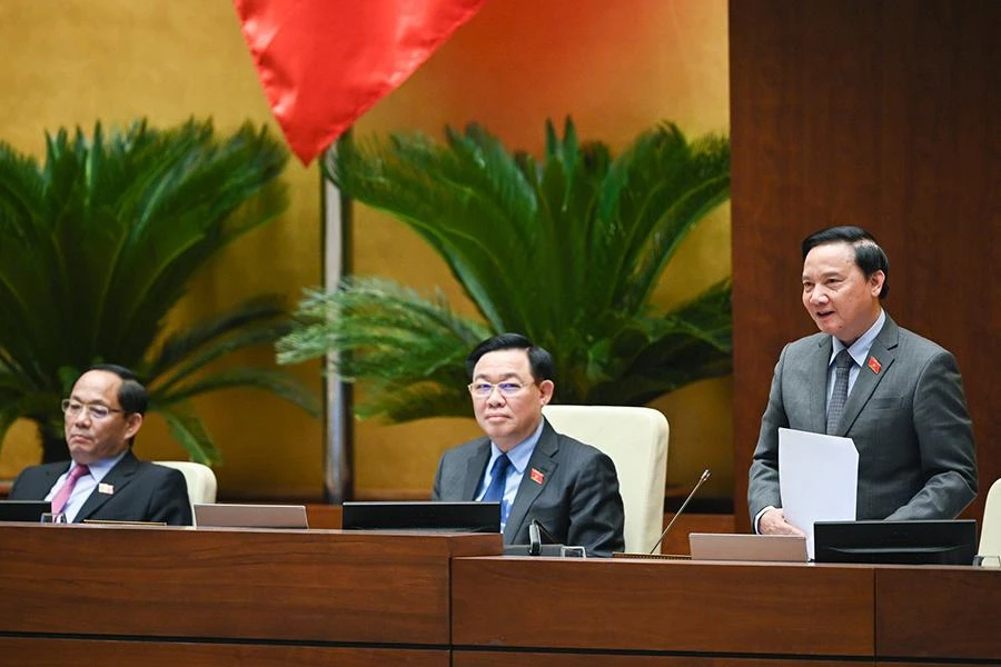 Phó Chủ tịch QH Nguyễn Khắc Định chủ trì phiên thảo luận ngày 8-11. Ảnh: quochoi.vn