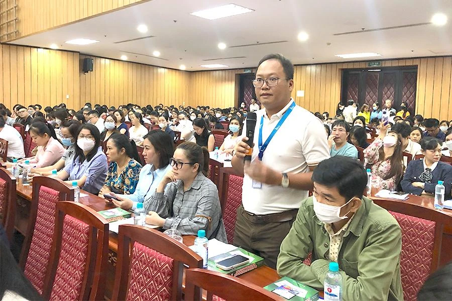 Phát biểu tại hội nghị, đại diện các doanh nghiệp cho biết đang gặp nhiều khó khăn về thủ tục và chậm được hoàn thuế. Ảnh: QUANG HUY