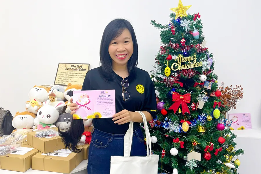 Tác giả trong một chuyến đi thiện nguyện. Ảnh: NVCC Tác giả trong một chuyến đi thiện nguyện. Ảnh: NVCC