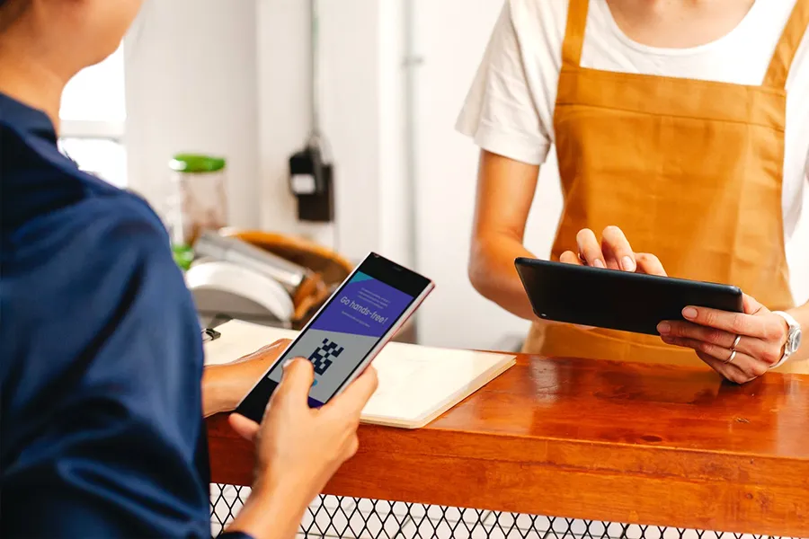 Chính phủ rất khuyến khích người dân giao dịch không dùng tiền mặt và gần 60% dân số đã tiếp xúc với thanh toán kỹ thuật số. Ảnh: PHƯƠNG MINH Chính phủ rất khuyến khích người dân giao dịch không dùng tiền mặt và gần 60% dân số đã tiếp xúc với thanh toán kỹ thuật số. Ảnh: PHƯƠNG MINH