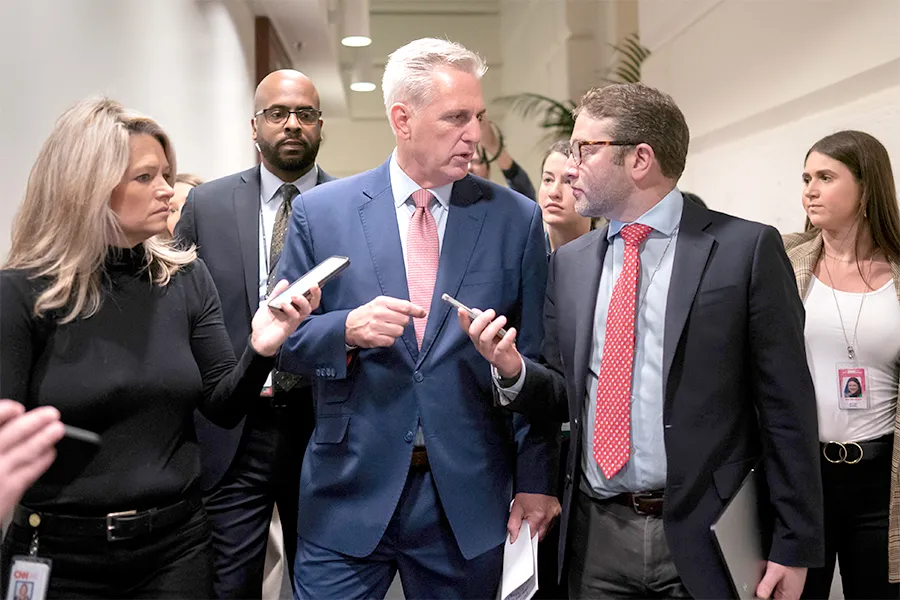 Nghị sĩ Kevin McCarthy chuẩn bị họp riêng với một số thành viên đảng Cộng hòa ngày 4-1. Ảnh: AP