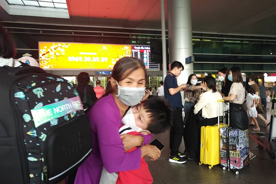 Gia đình chị NVH, quê An Giang, đón con và cháu từ Hàn Quốc về miền Tây vui tết. Ảnh: P.ĐIỀN