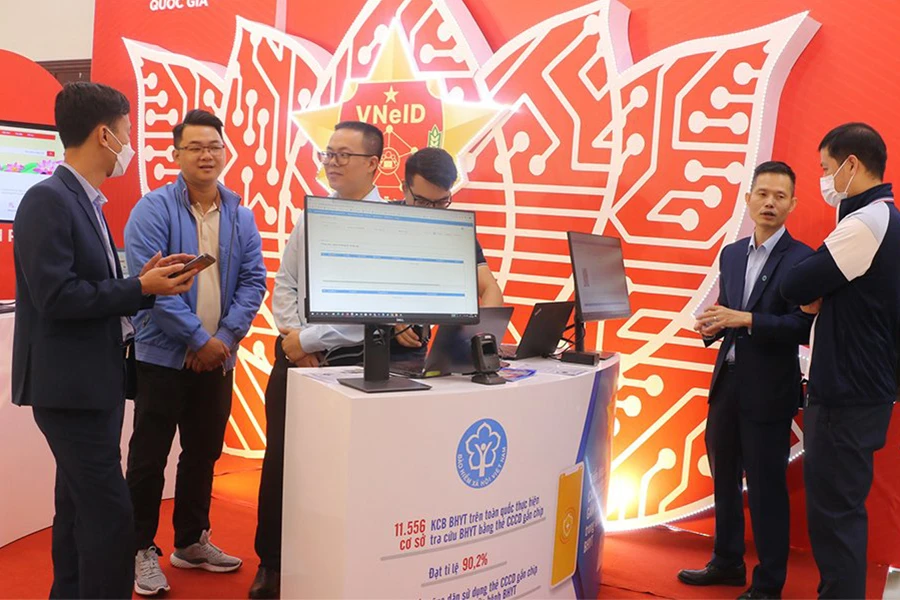 BHXH Việt Nam triển khai ứng dụng đăng ký thẻ BHYT trên cổng dịch vụ công quốc gia. Ảnh: V.LONG