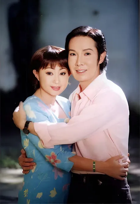 NSƯT Vũ Linh và NSƯT Thoại Mỹ gắn bó thân thiết với nhau trong nghề lẫn cuộc sống. Ảnh: NSCC