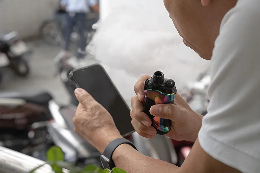 Nhiều khảo sát cho thấy số người biết hoặc có sử dụng thuốc lá điện tử, thuốc lá làm nóng là rất cao. Ảnh: MINH HOÀNG