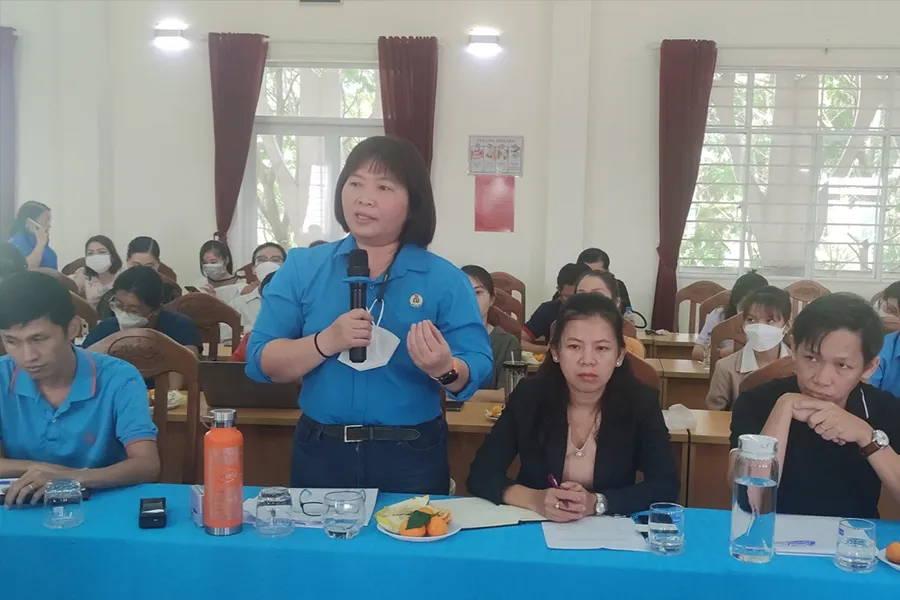 Đại diện người lao động phát biểu tại buổi đối thoại. Ảnh: NGUYỄN HIỀN Đại diện người lao động phát biểu tại buổi đối thoại. Ảnh: NGUYỄN HIỀN