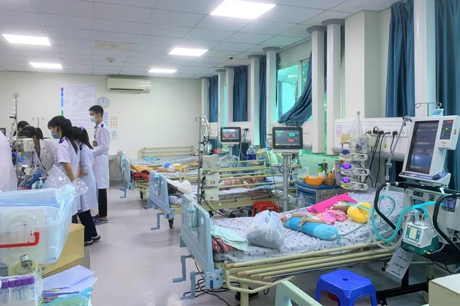 Bệnh nhi mắc tay chân miệng đang điều trị tại BV Nhi đồng TP (TP.HCM). Ảnh: THẢO PHƯƠNG Bệnh nhi mắc tay chân miệng đang điều trị tại BV Nhi đồng TP (TP.HCM). Ảnh: THẢO PHƯƠNG