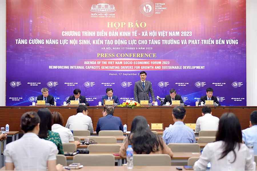 Buổi họp báo giới thiệu chương trình Diễn đàn Kinh tế - xã hội Việt Nam 2023. Ảnh: Cổng TTĐT Quốc hội w-Anh_chinh-P5_Chính_ducminh_minhanh_3h.jpg