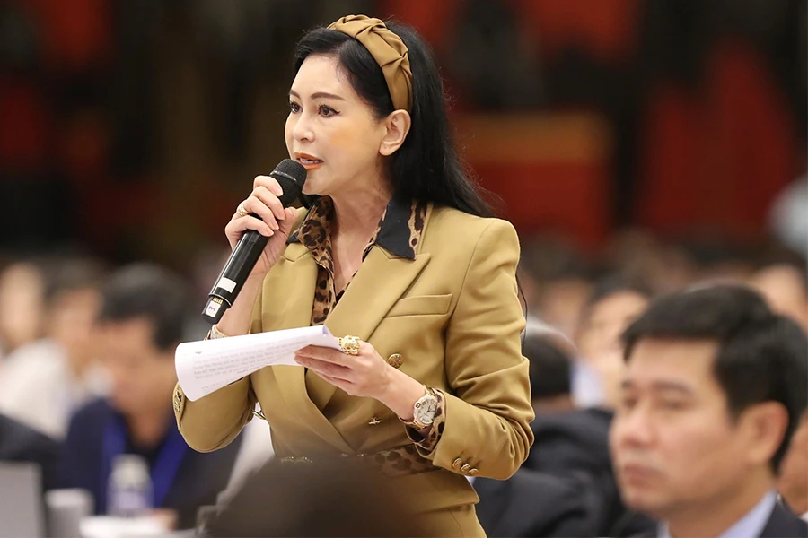 Doanh nghiệp đang nêu ý kiến tại Diễn đàn Kinh tế - xã hội Việt Nam 2023. Ảnh: CL - MT w-P11-Le hong thuy tien.jpg