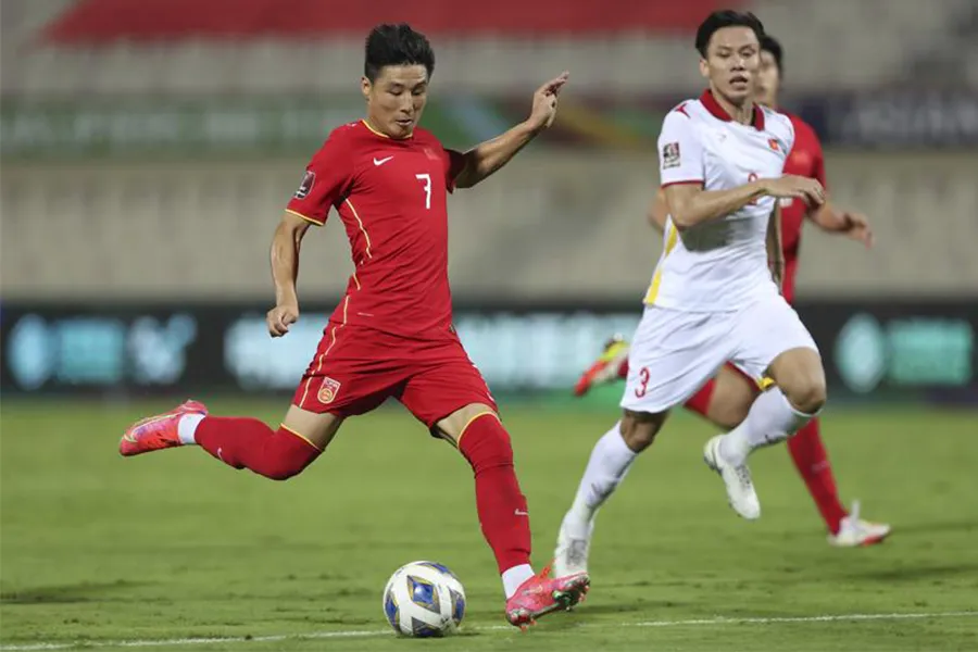Sau hai trận thua Trung Quốc và Uzbekistan cùng tỉ số 0-2, HLV Troussier bắt đầu chú trọng đến siết chặt kỷ luật phòng ngự để hạn chế thua. Ảnh: HẢI THỊNH w-P15_BAICHINH_DTVN_chuanbi_Korea_OCT_2023_1020.jpg