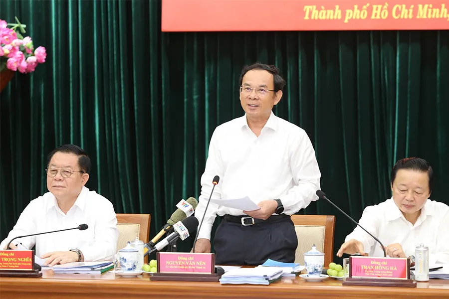 Bí thư TP.HCM Nguyễn Văn Nên phát biểu tại buổi làm việc. Ảnh: THANH THÙY w-p4-40-nam-ly-luan-trung-uong-tp,.hcm.jpg
