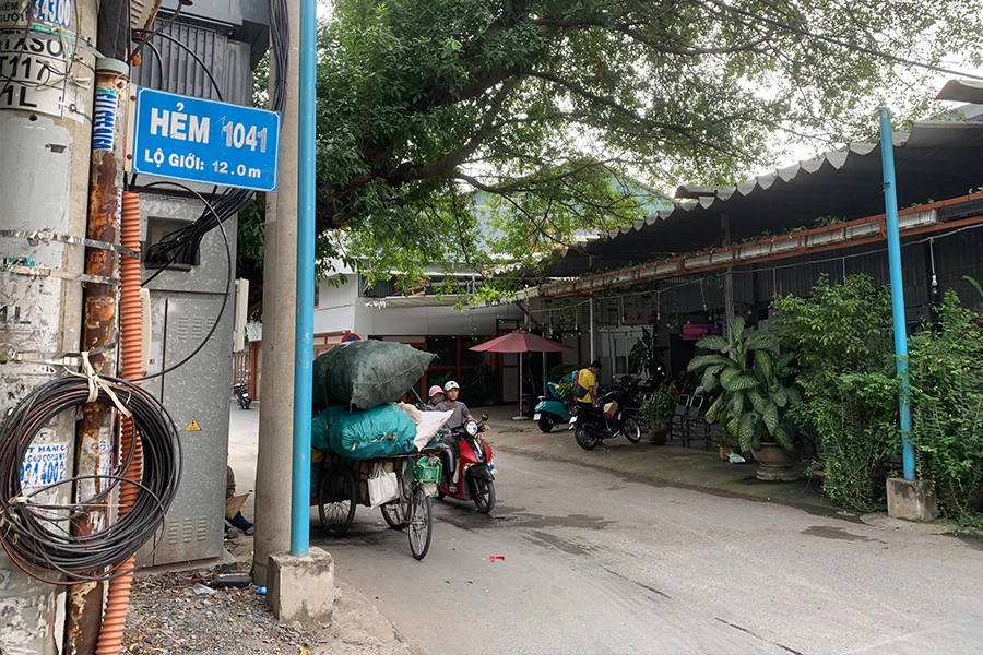Người dân phản ánh một hộ dân nằm trong hẻm 1041 đường Trần Xuân Soạn thường xuyên hát karaoke gây ồn ào. Ảnh: THẢO HIỀN bị karaoke “tra tấn”