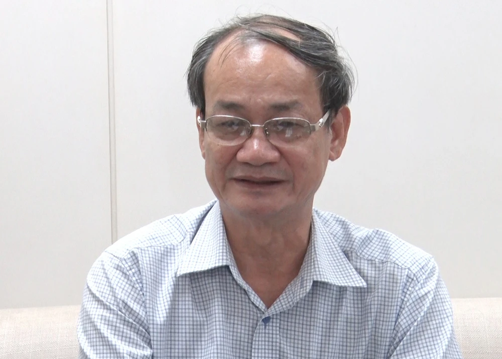 Ông Phạm Văn Bảy, Trạm trưởng Trạm tiếp viên Đường sắt Sài Gòn. p5_Mau_co-ve-ga-sai-gon.jpg