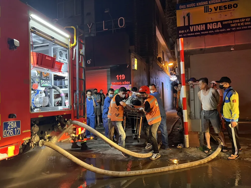 Hiện trường vụ cháy khiến 14 người chết ở phố Trung Kính, quận Cầu Giấy, TP Hà Nội cuối tháng 5-2024. Ảnh: PHI HÙNG 9-p10-bai-viethoa-h2.jpg