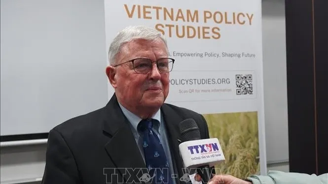 chuyên gia 1 Carl Thayer.jpg