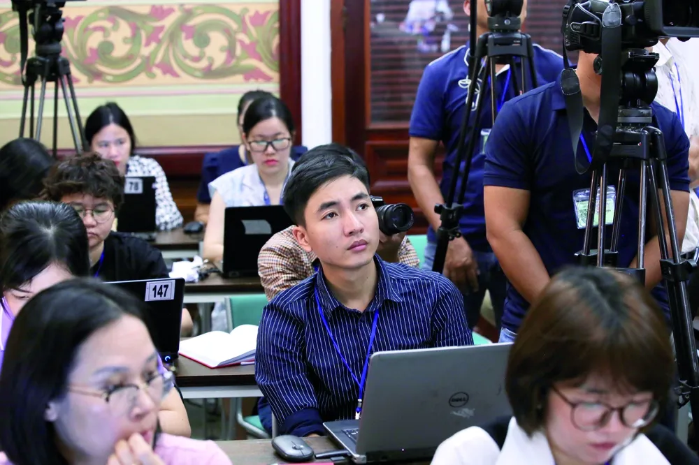 p28-29-cum y kien tu phap-pv Huu Dang.jpg