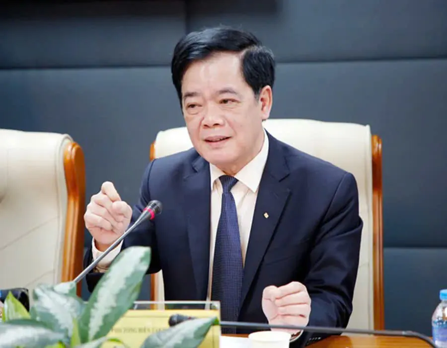 P5-TS-Nhà báo Nhị Lê.jpg