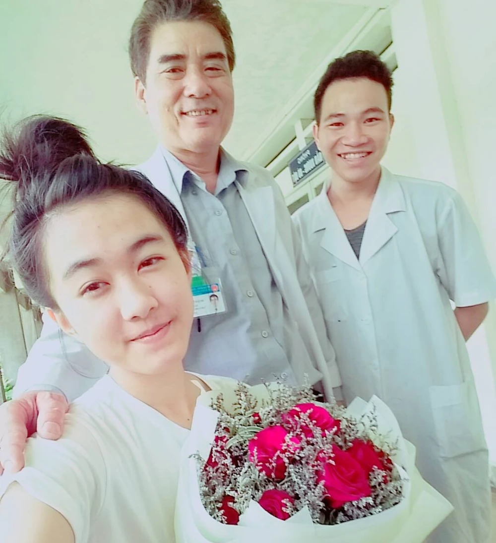 Nữ sinh bị cưa chân đã xuất viện ảnh 1