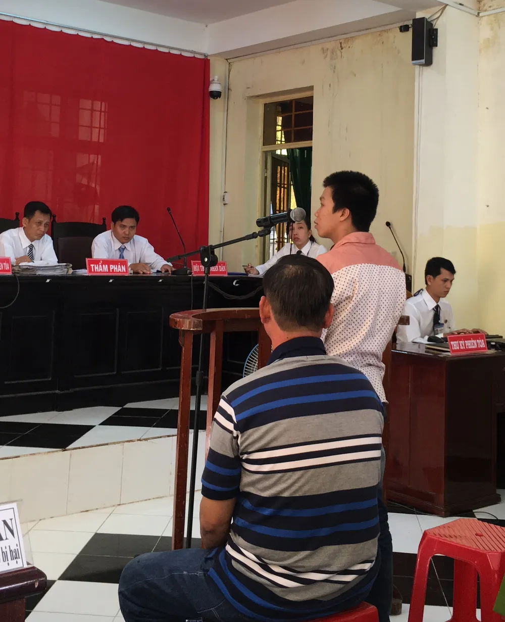 Xử sơ thẩm lần 3 vụ 'không là cha vẫn bị tội' ảnh 1