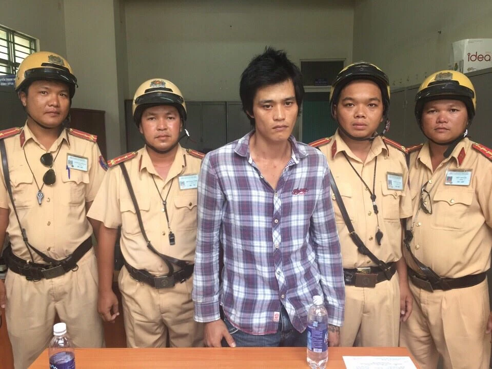 CSGT Đội Phú Lâm truy bắt kẻ cướp xe máy ảnh 1 CSGT Đội Phú Lâm truy bắt kẻ cướp xe máy ảnh 1