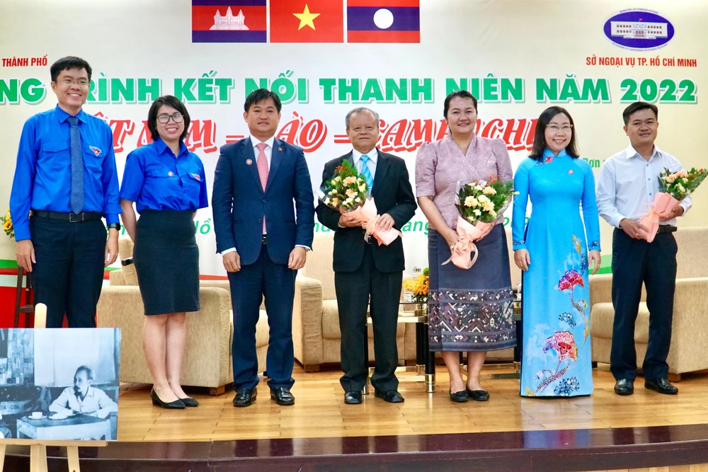 Đại biểu ba nước Việt Nam - Lào - Campuchia tham dự chương trình. Ảnh: BẢO PHƯƠNG