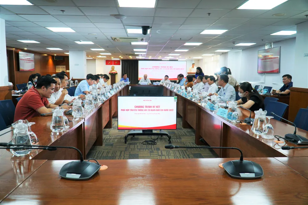 Chương trình ký kết phối hợp truyền thông năm 2022 giữa Ban Tuyên giáo Thành ủy TP.HCM với các cơ quan báo chí diễn ra tại Trung tâm Báo chí TP sáng 16-9. Ảnh: BẢO PHƯƠNG Chương trình ký kết phối hợp truyền thông năm 2022 giữa Ban Tuyên giáo Thành ủy TP.HCM với các cơ quan báo chí diễn ra tại Trung tâm Báo chí TP sáng 16-9. Ảnh: BẢO PHƯƠNG