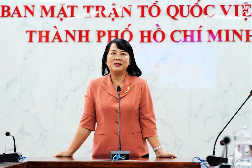 Bà Trần Kim Yến, Chủ tịch Uỷ ban MTTQ Việt Nam TP.HCM, phát biểu tại buổi lễ. Ảnh: BẢO PHƯƠNG Bà Trần Kim Yến, Chủ tịch Uỷ ban MTTQ Việt Nam TP.HCM, phát biểu tại buổi lễ. Ảnh: BẢO PHƯƠNG