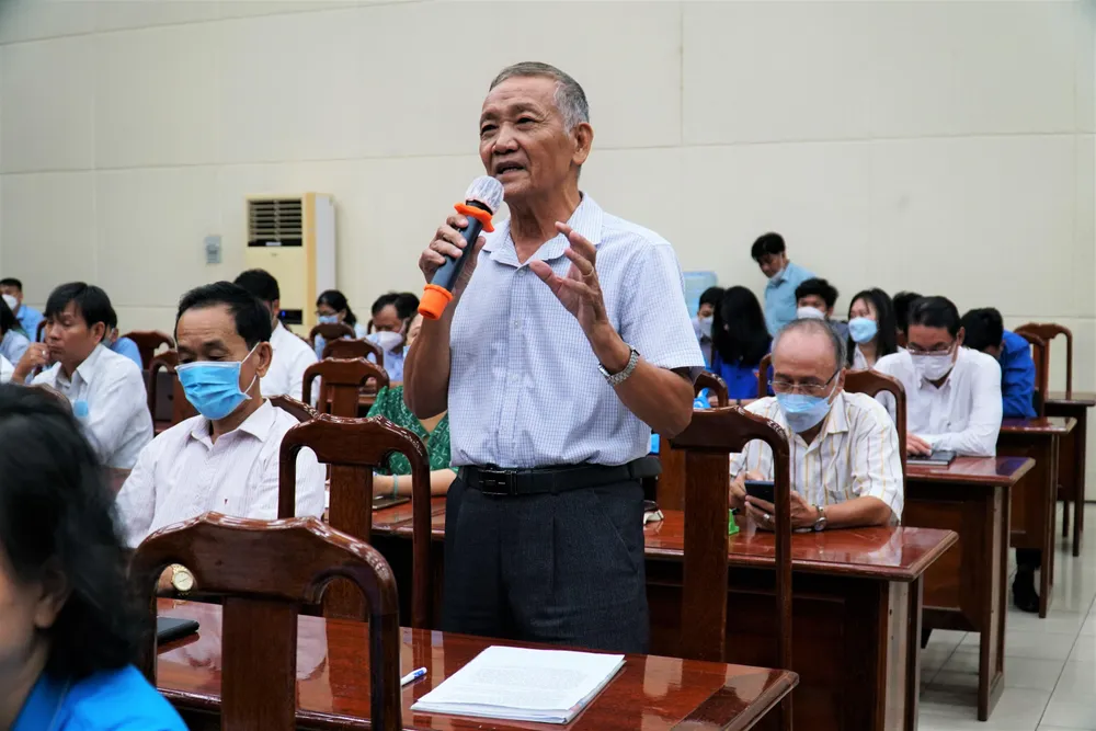 Cử tri Ngô Văn Hồng nếu kiến nghị. Ảnh: BẢO PHƯƠNG